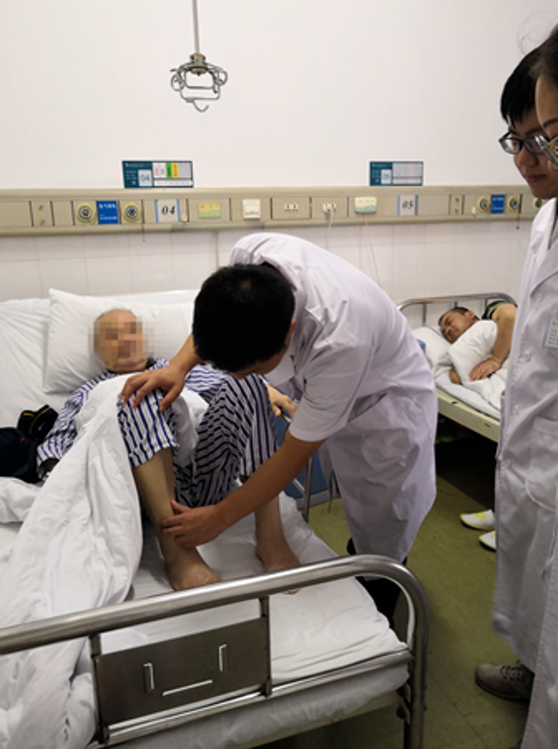 前列腺炎、包皮手术、性功能障碍……泌尿系统的疾病困扰着无数男性。而在长沙五洲泌尿专科医院，有一位特别的医生，她以女性特有的细心和专业赢得了患者的信任——她是泌尿外科女医生。